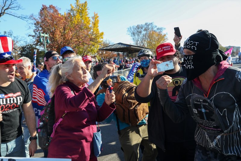 ABD'nin başkentinde yüz binlerce Trump taraftarı yürüdü