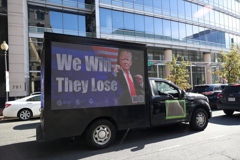 ABD'nin başkentinde yüz binlerce Trump taraftarı yürüdü