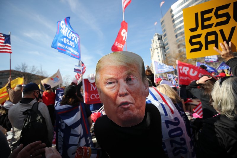 ABD'nin başkentinde yüz binlerce Trump taraftarı yürüdü