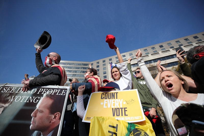 ABD'nin başkentinde yüz binlerce Trump taraftarı yürüdü