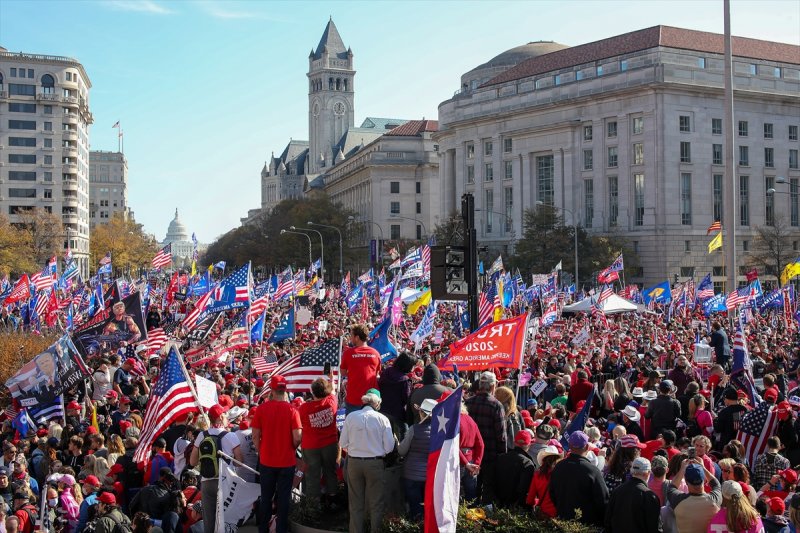 ABD'nin başkentinde yüz binlerce Trump taraftarı yürüdü