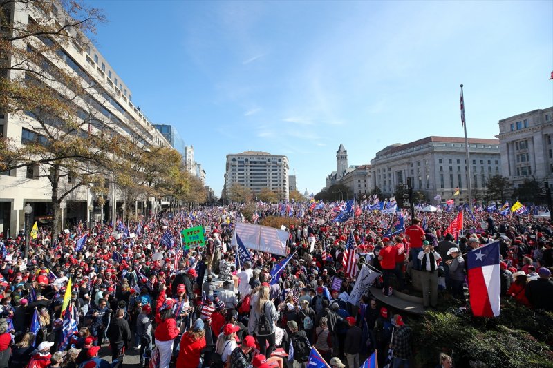 ABD'nin başkentinde yüz binlerce Trump taraftarı yürüdü