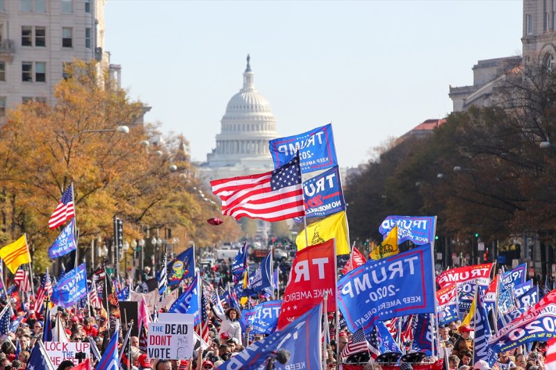 ABD'nin başkentinde yüz binlerce Trump taraftarı yürüdü
