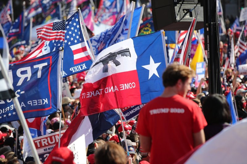 ABD'nin başkentinde yüz binlerce Trump taraftarı yürüdü