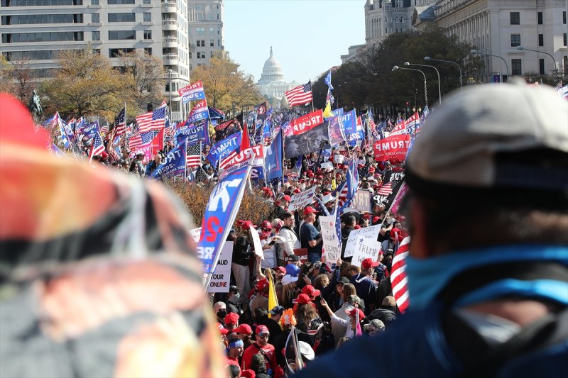 ABD'nin başkentinde yüz binlerce Trump taraftarı yürüdü