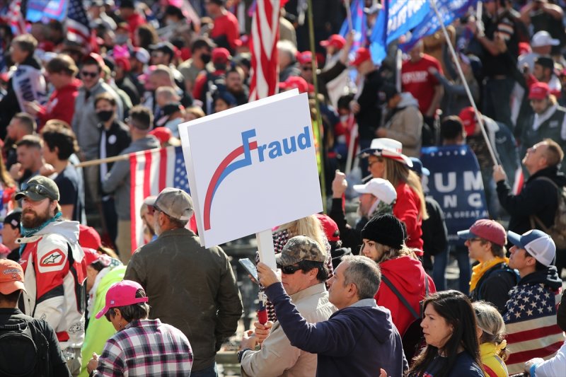 ABD'nin başkentinde yüz binlerce Trump taraftarı yürüdü