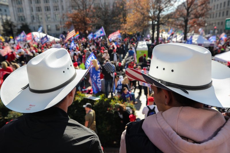 ABD'nin başkentinde yüz binlerce Trump taraftarı yürüdü