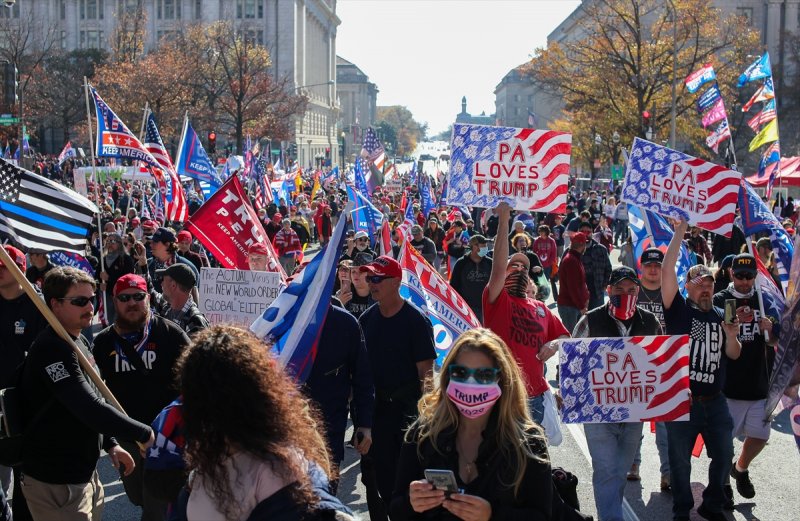 ABD'nin başkentinde yüz binlerce Trump taraftarı yürüdü
