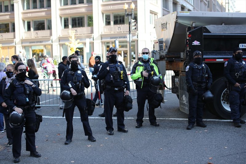 ABD'nin başkentinde yüz binlerce Trump taraftarı yürüdü