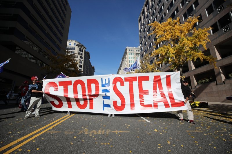 ABD'nin başkentinde yüz binlerce Trump taraftarı yürüdü