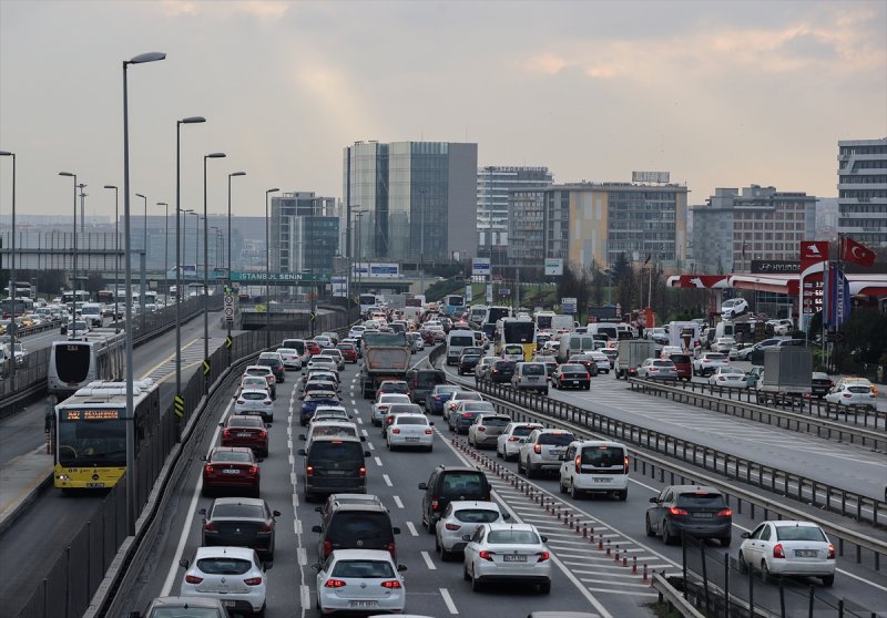 İstanbul'da kısıtlama öncesinde trafik yoğunluğu