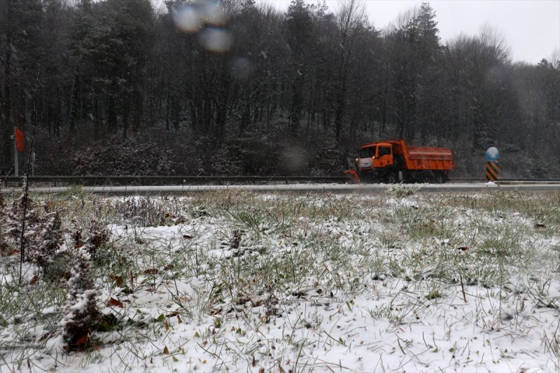Bolu Dağı'nda kar yağışı