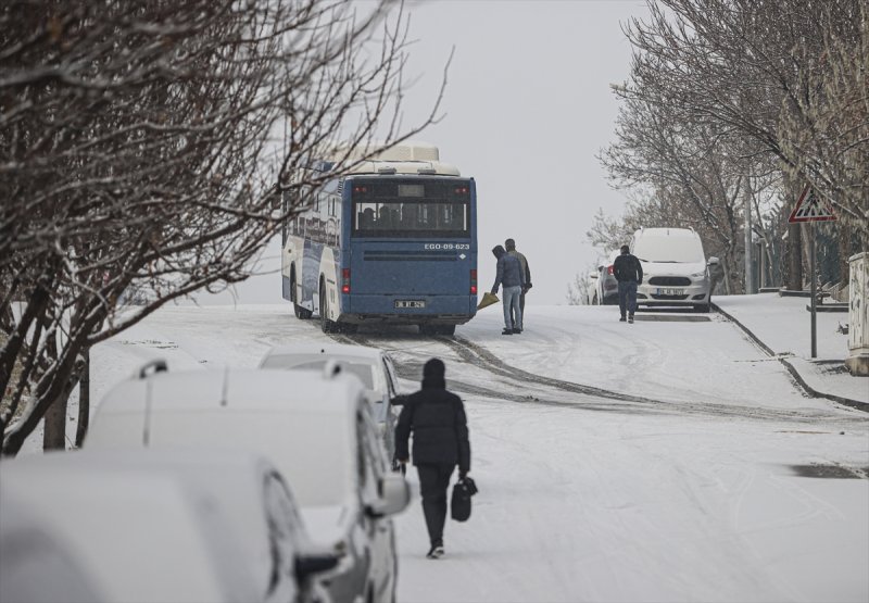 Ankara'ya kar yağdı