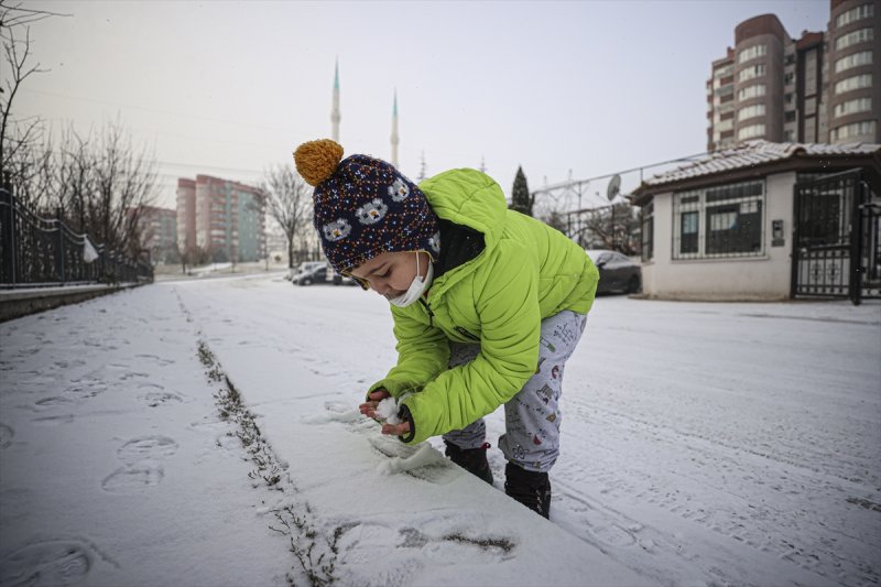 Ankara'ya kar yağdı