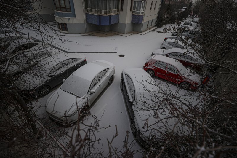 Ankara'ya kar yağdı