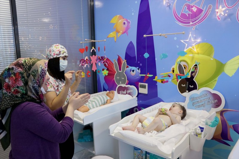 Diyarbakır'da bebeklere jakuzi ve masajla gelişim desteği