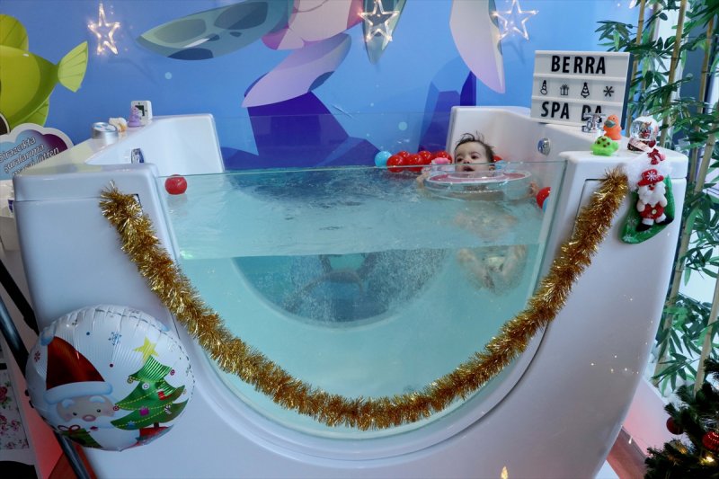 Diyarbakır'da bebeklere jakuzi ve masajla gelişim desteği