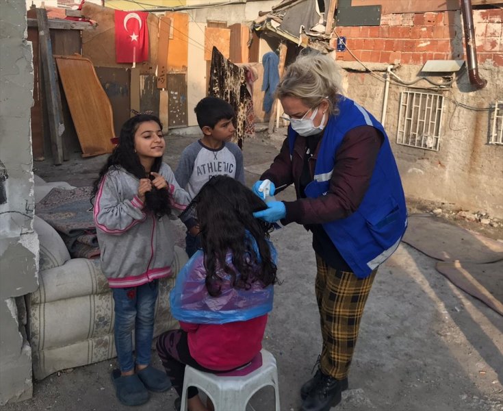 Ankara'da göçmen çocuklar için saç kesimi etkinliği