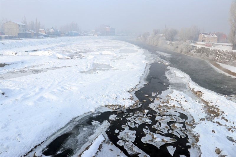 Doğu'da dondurucu soğuklar etkisini gösterdi