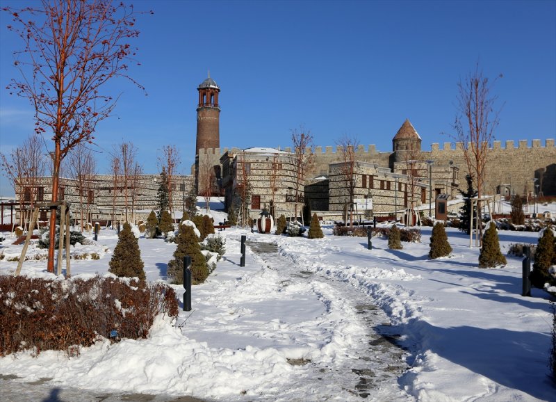 Doğu'da dondurucu soğuklar etkisini gösterdi