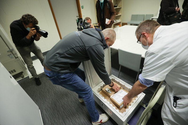 Belçika'da koronavirüs aşılamaları başladı