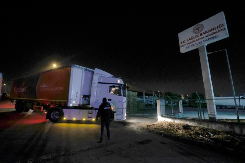 Koronavirüs aşıları Türkiye'ye geldi