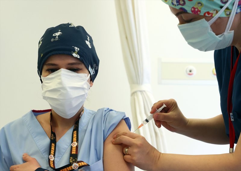 Türkiye'de koronavirüs aşısı 