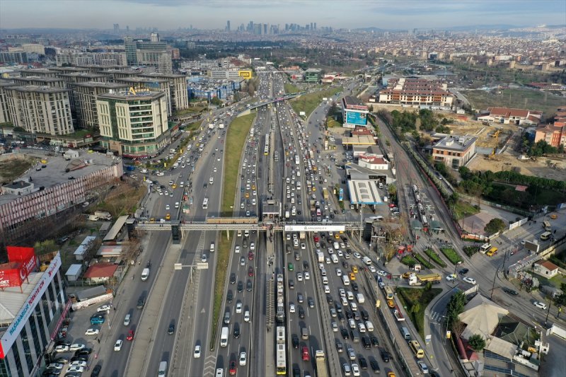 İstanbul'da kısıtlama öncesi yoğunluk