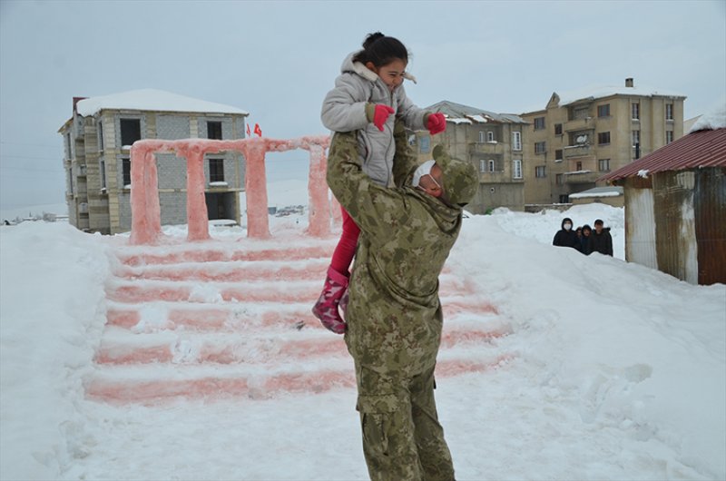 Kardan Anıtkabir yapan aileye Ankara daveti