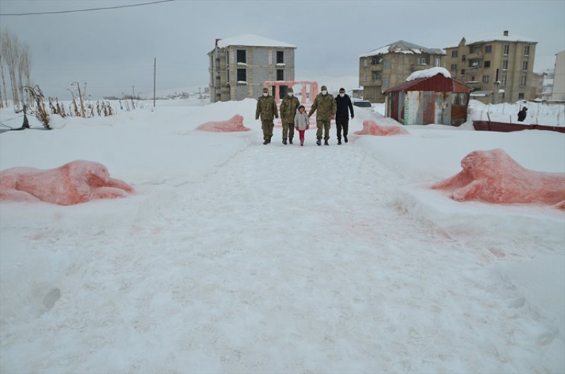 Kardan Anıtkabir yapan aileye Ankara daveti