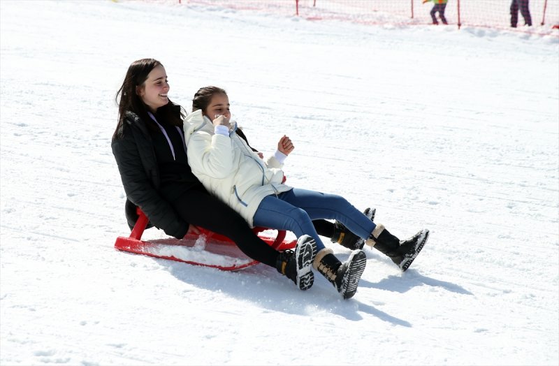 Turistler, Palandöken'e akın etti