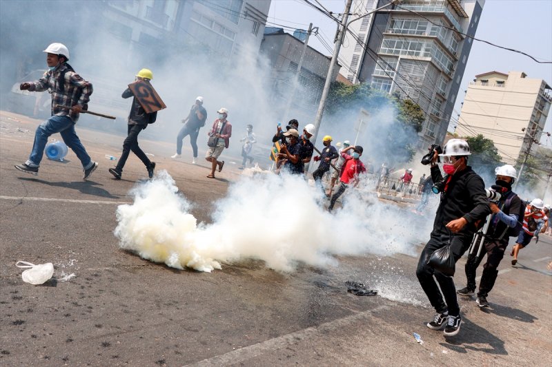 Myanmar'da darbeye karşı protestolar sürüyor