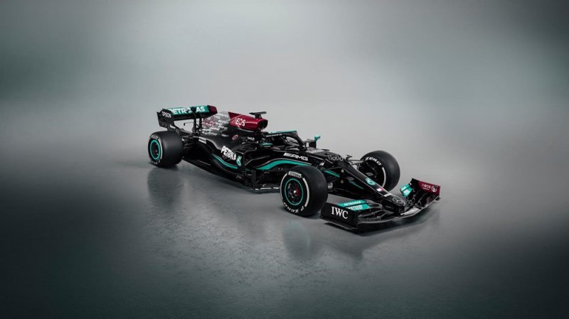 F1 2021 sezonu araçlarını tanıttı