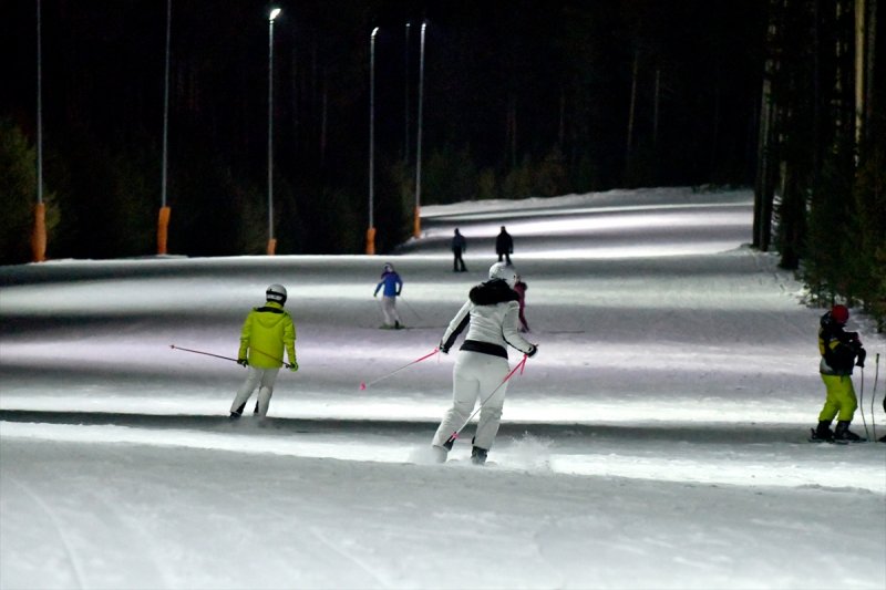 Cıbıltepe Kayak Merkezi'nde gece kayak keyfi