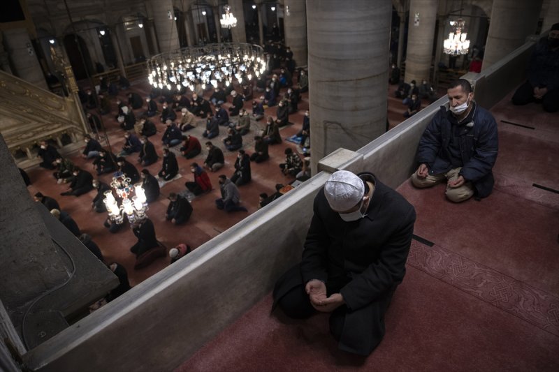 Berat Kandili yurt genelinde idrak edildi