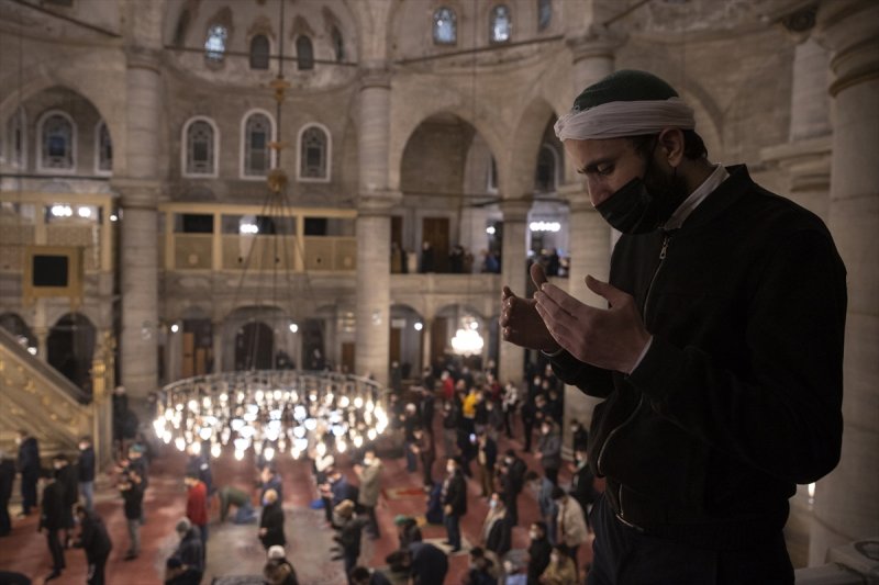 Berat Kandili yurt genelinde idrak edildi