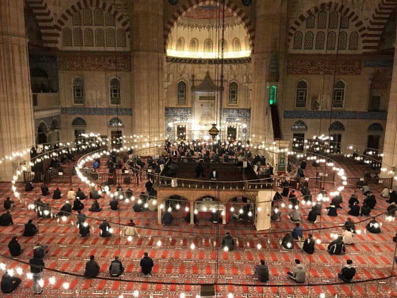 Berat Kandili yurt genelinde idrak edildi