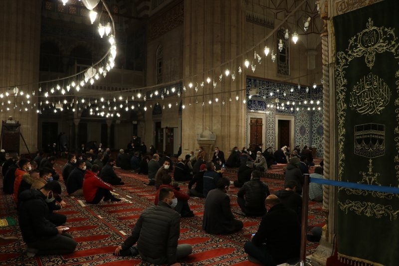 Berat Kandili yurt genelinde idrak edildi