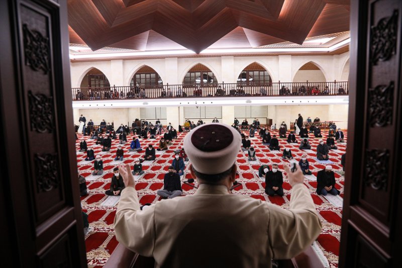 Berat Kandili yurt genelinde idrak edildi
