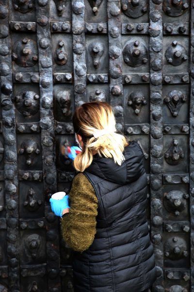 Tarihi Mardinkapı yerine takıldı