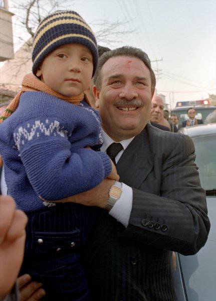 Yıldırım Akbulut hayatını kaybetti