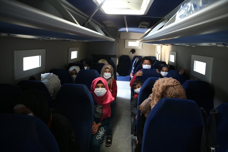 Mehmetçik, Suriyeli çocukların yüzünü güldürdü