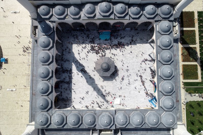 Büyük Çamlıca Camisi'ne 2 yılda 12 milyon ziyaretçi