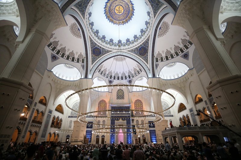 Büyük Çamlıca Camisi'ne 2 yılda 12 milyon ziyaretçi