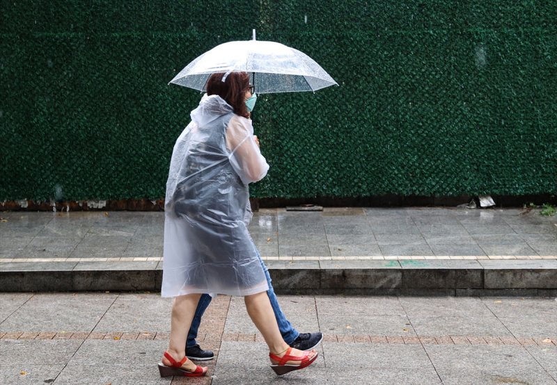 İstanbul'da sağanak hayatı felç etti