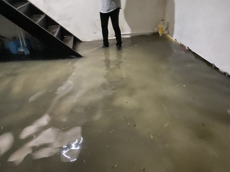 İstanbul'da sağanak hayatı felç etti