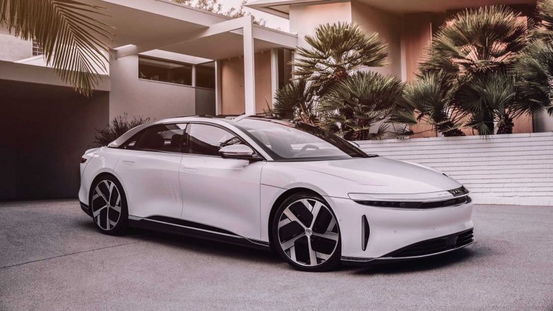 lucid air dream edition front 3 4 view