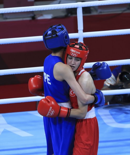 Milli boksör Buse Naz Çakıroğlu Tokyo'da finalde