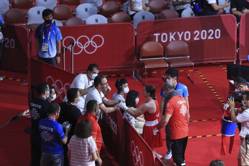 Milli boksör Buse Naz Çakıroğlu Tokyo'da finalde