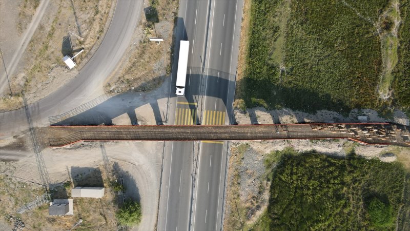 Erzincan'da Ekolojik Üst Geçit, güvenli geçiş rotası oldu